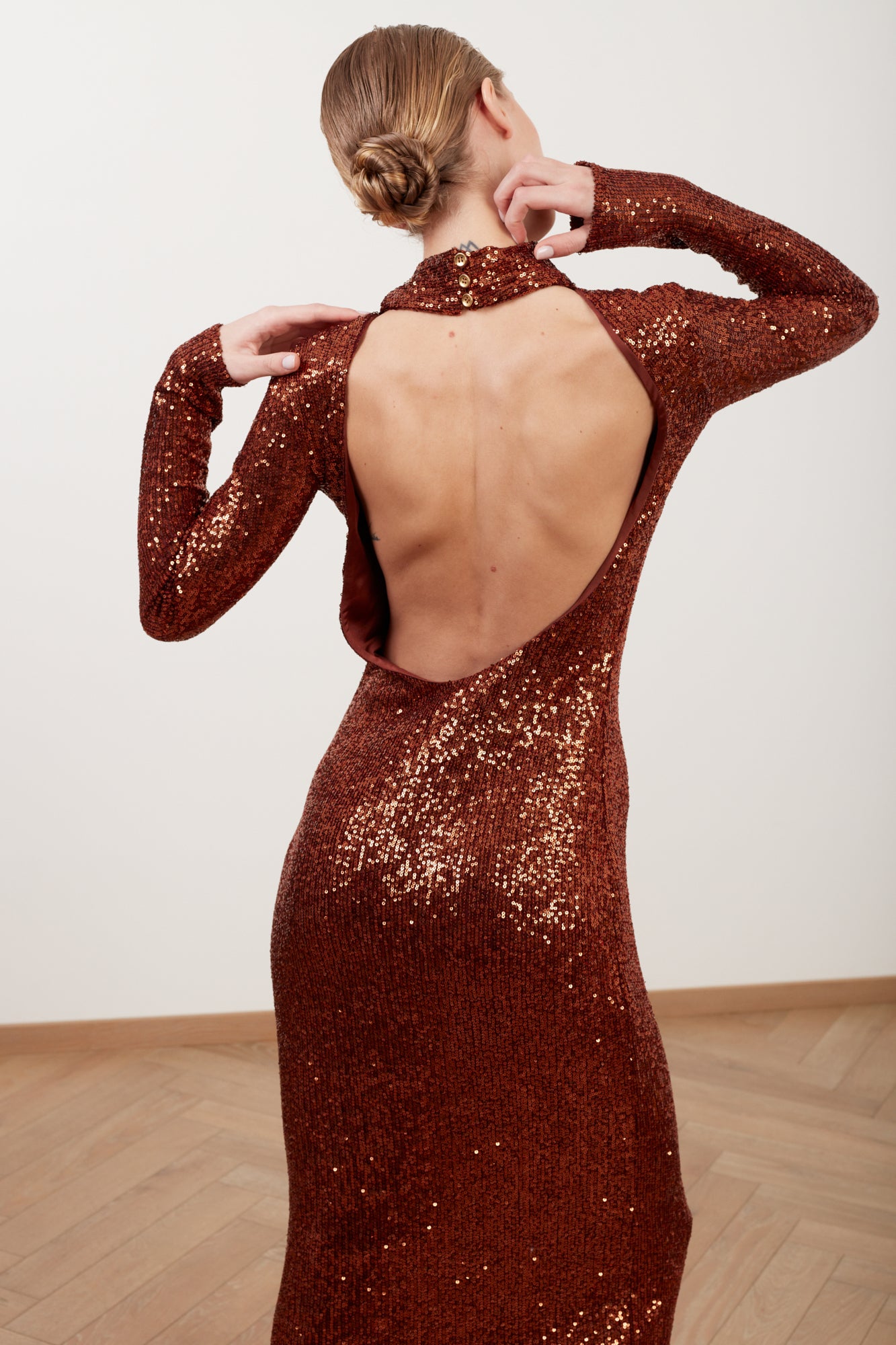 ZAHRA backless long-sleeve brown sequin midi dress