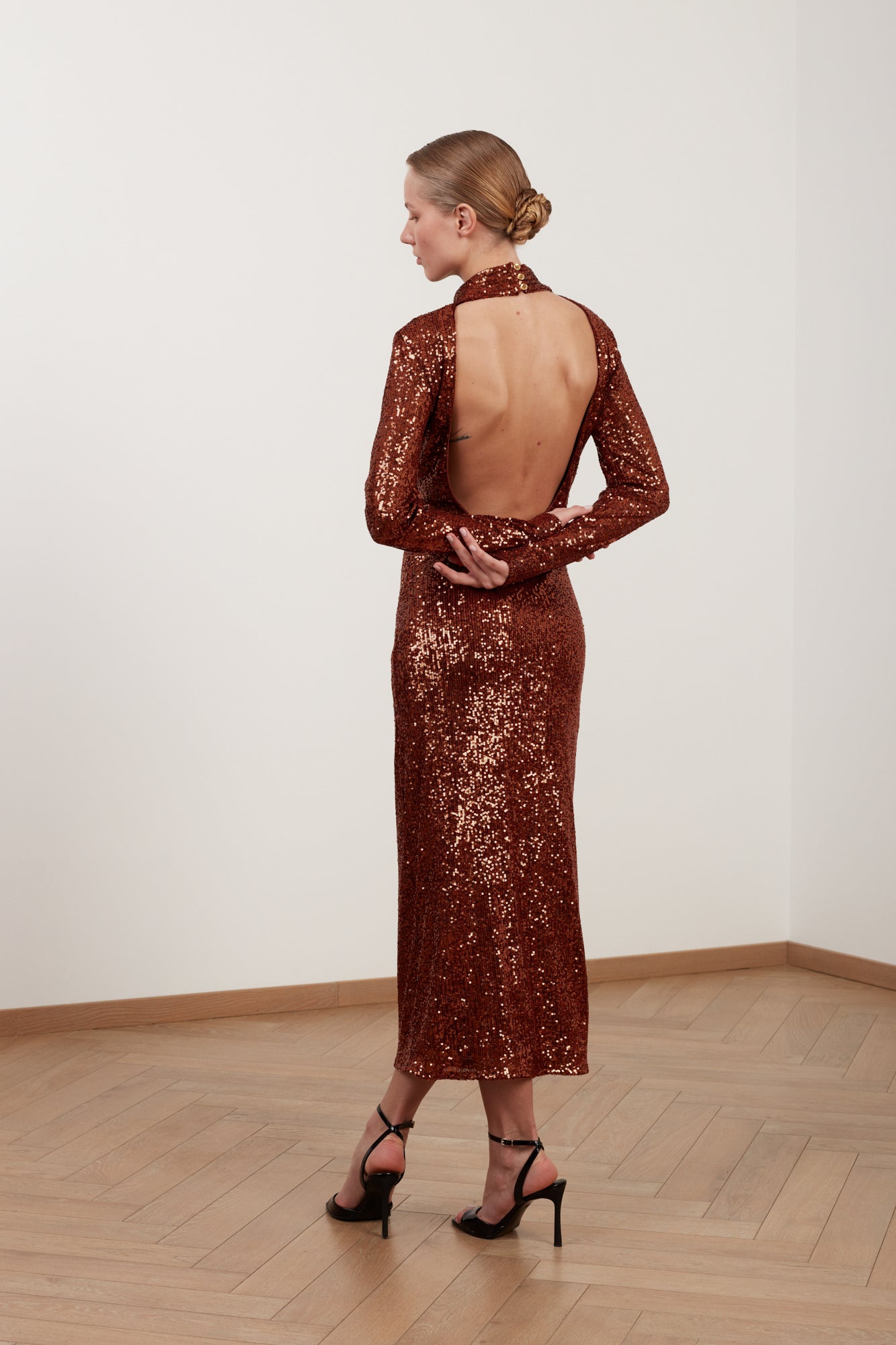 ZAHRA backless long-sleeve brown sequin midi dress